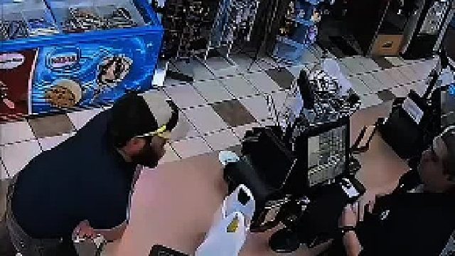 海军陆战队硬核出手！扣押嫌犯待警方，年度英雄实至名归