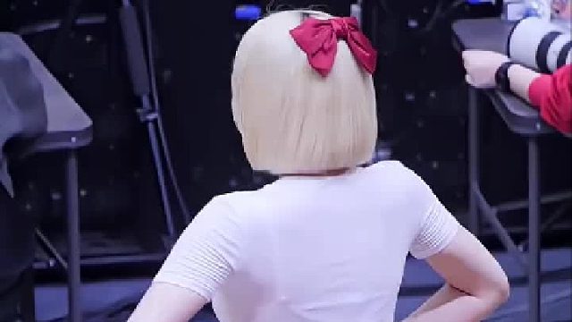 黄头发妹妹真可爱