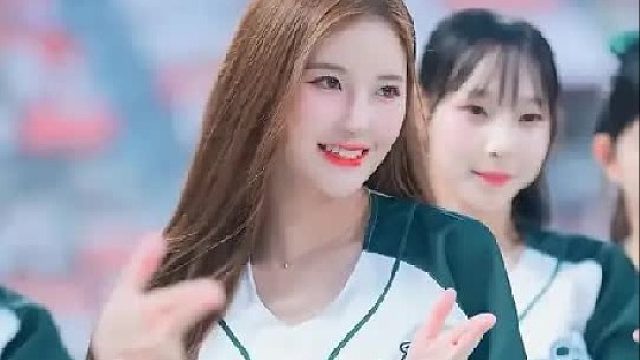 颜值不用多说，表情更是热情洋溢