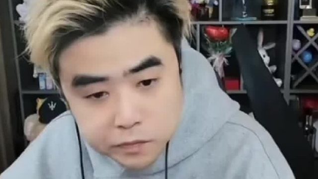 朱开: 坏了，jiejie要背大锅了！Elk拿命C还是赢不了，没Elk早结束了！