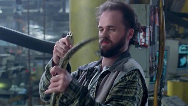 男人把蟒蛇基因和自己的细胞结合，竟培养出可怕的再生人