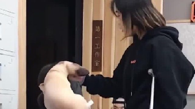 被逼疯的美术老师，身体和心灵上的双重痛苦