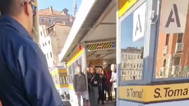 打卡威尼斯水上巴士，感受水上城市的独特魅力！