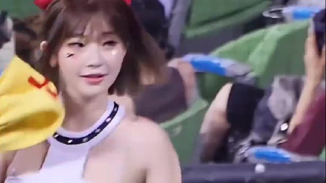 活力满满的啦啦队美女