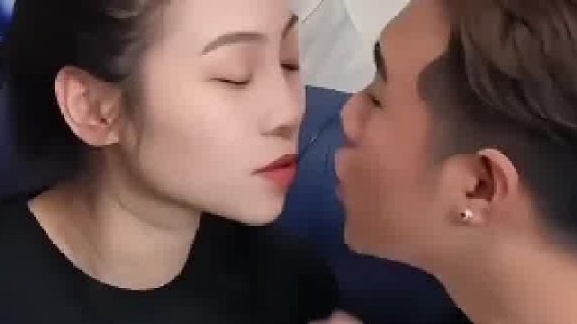 俩个都在装