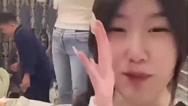 妈妈让爸爸擦灯爸爸不干活 女儿预判妈妈的_唠叨_话