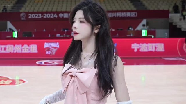 一掌抽出两个分身