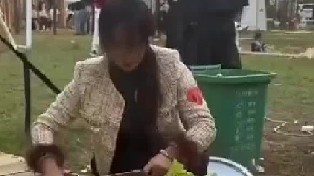 女子：我看没人做，我就去做了