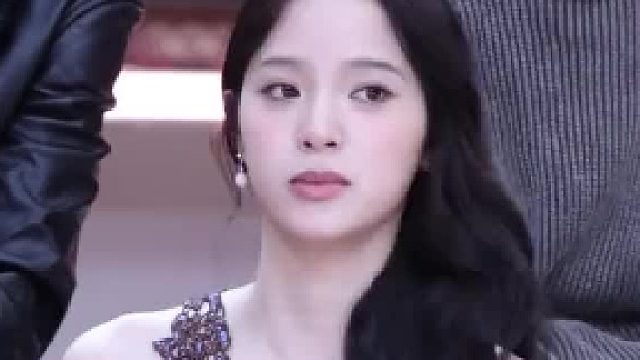 欧阳娜娜开嗓需要借助道具