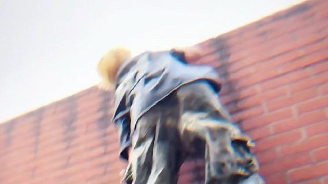 来自电影里的压迫感