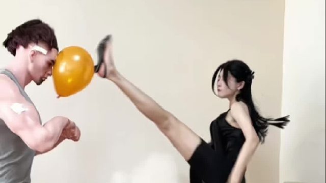 别看我瘦 打你三个不成问题