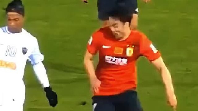 小罗名场面：被赵旭日放倒“挖坑”，报复蹬踹染红下场！