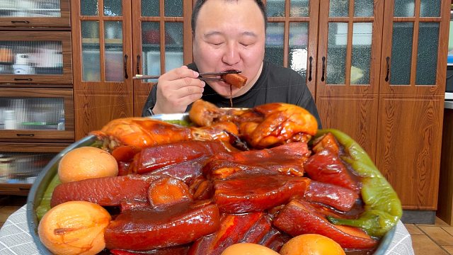 老丈人送来点五花肉，阿强做济南名吃把子肉，肥而不腻，香气四溢