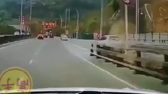 得寸进尺，让了你一路了还要来