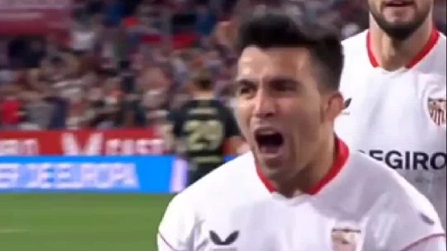 阿库尼亚 中场断球 轰出重炮世界波