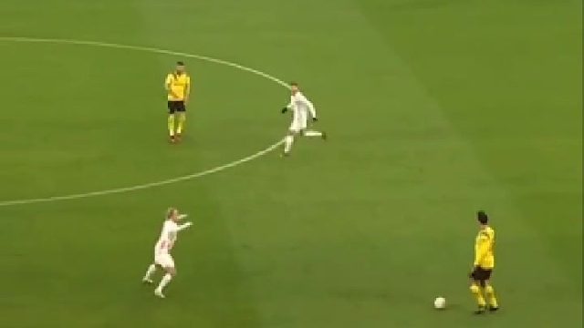 莱比锡2 -0多特 比赛中连续两次停电现场漆黑一片