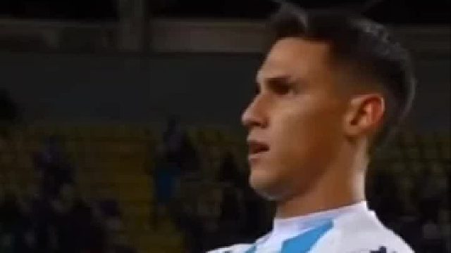 阿根廷 竞赛队中场罗杰斯未过半场60米超远吊射破门