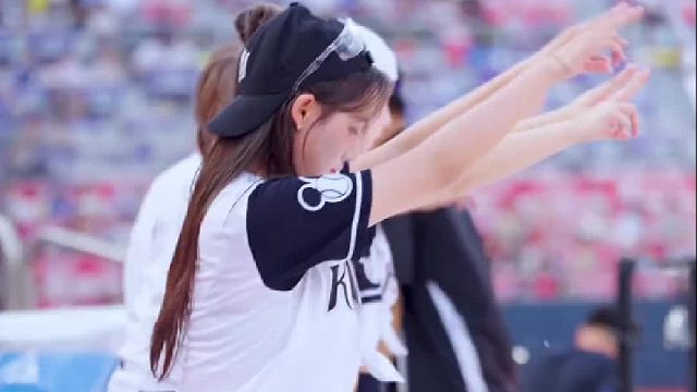 哪吒头啦啦队员真可爱