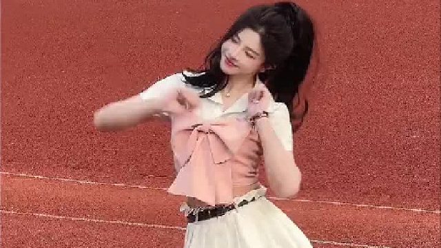 都说18岁的姑娘水灵 今年54岁了 三倍水灵