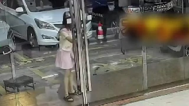 小仙女：帮我来瓶矿泉水呗