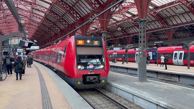 自行车之城 丹麦哥本哈根的地铁火车和巴士