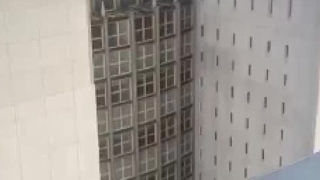 监狱在市中心？