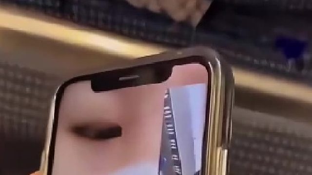 女秘书果真是见过大场面的。