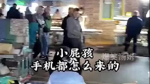 小孩手里的手机，就是这样来的，这里的手机非常便宜