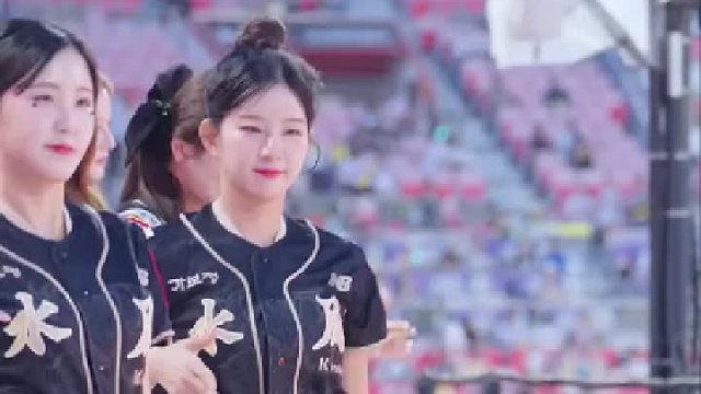 可爱的啦啦队员们