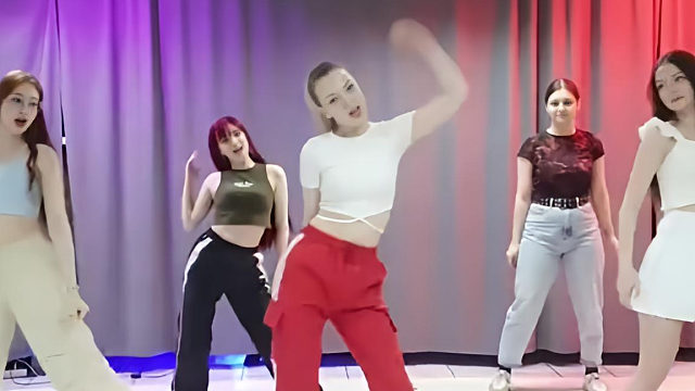 俄罗斯姑娘才艺表演24.02.29_集体舞00