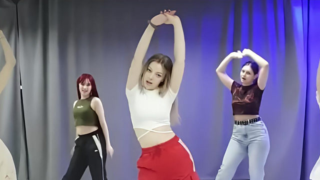 俄罗斯姑娘才艺表演24.02.29_集体舞01