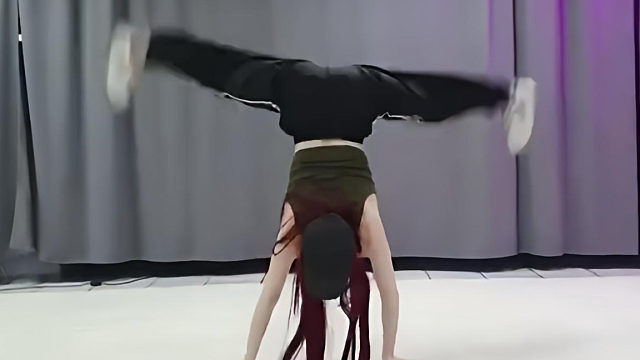 俄罗斯姑娘才艺表演24.02.29_小逗比(安娜)02