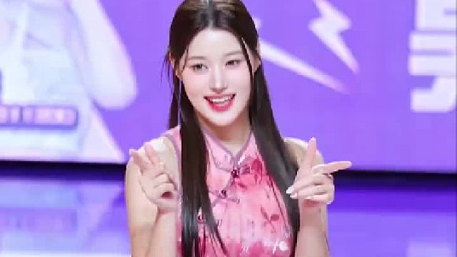 旗袍装篮球宝贝