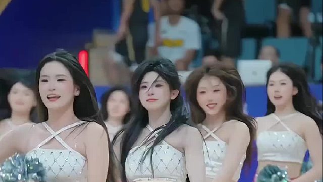 我们又不是很熟 你叫我美女就行