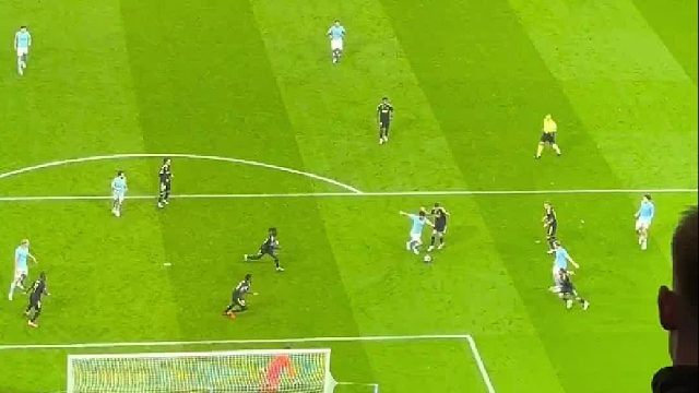 B席梅开二度！曼城2-0皇马