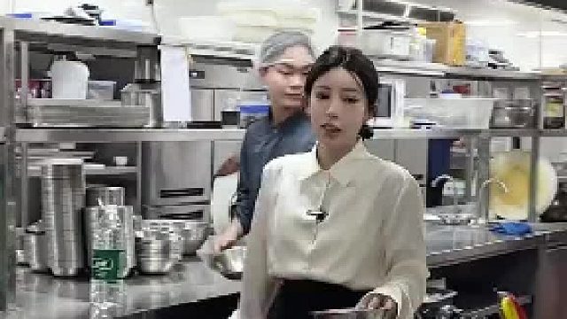 客人太多，忙到现在来吃午饭，员工餐没了又要饿肚子了！