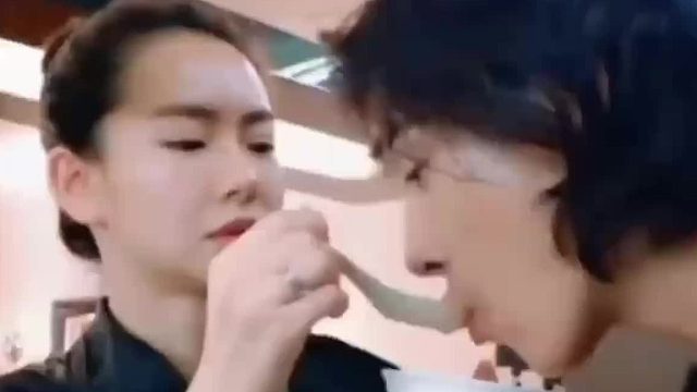 李承铉戚薇家庭地位一目了然。