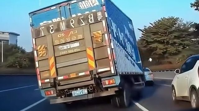 奇瑞：等会下车我见人就打！