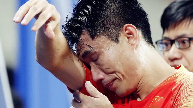 泪目！郑智最感人的一次采访，哽咽向球迷说“对不起”