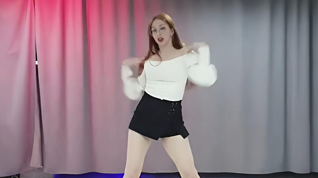 俄罗斯姑娘才艺表演24.02.29_静儿(拉达)01