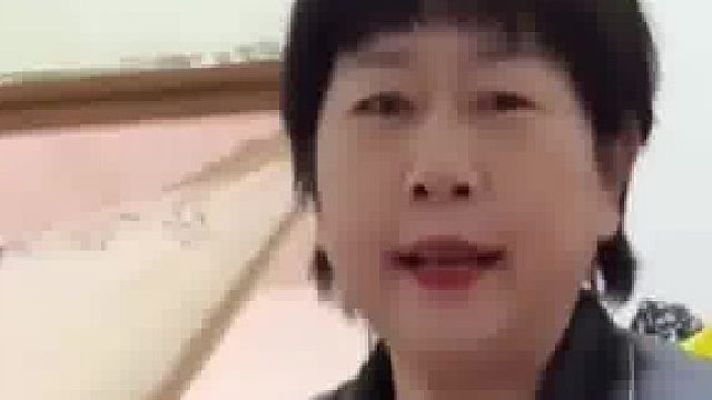 儿媳在房间关了灯愉吃东西