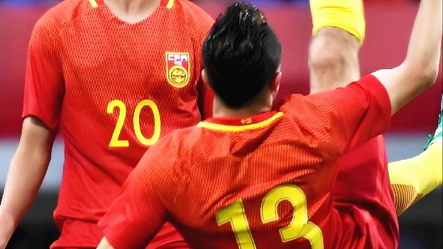 这或许是中国足坛：最漂亮的倒钩破门，外加华丽空翻庆祝！