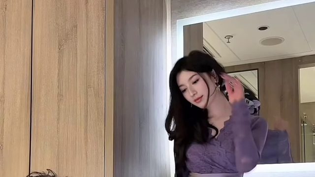 抬起頭看看姐姐，我不信你兩眼空空