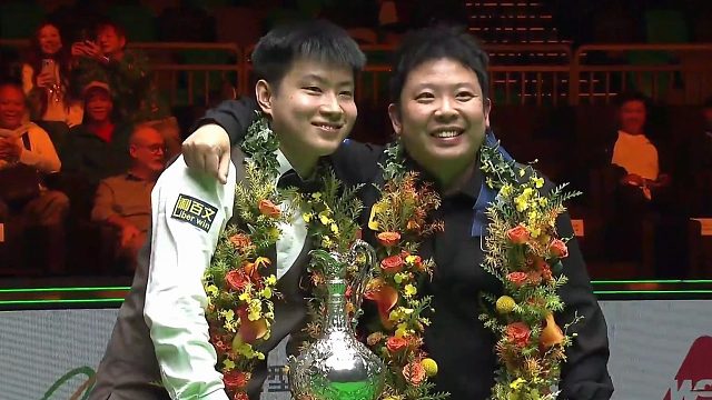 颁奖仪式！赵心童夺得世界大奖赛冠军，决赛胜率百分之百