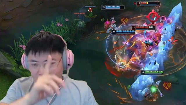 【Uzi】给呼吸和姿态送完礼物，上中两兄弟就开C了！乌兹：我这个藏宝图绝对有用！