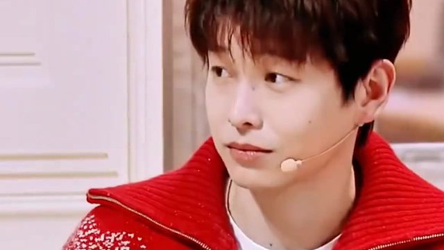 李庚希：你谈过多少恋爱？彭昱畅：那都不重要，在你之前都是排练！