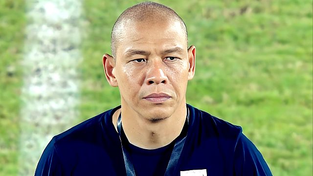 气炸了！U17国足打入第7球后：印尼主帅怒踢草皮发泄