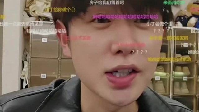 口嗨哥遇真实哥！童锦程曾直播口嗨房子随便住，没想到真有哥们拎包入住两个月，警察来了真实哥直接掏出录屏直言童自己说的