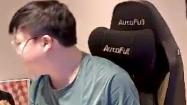 【Uzi】乌兹对小枣保护特别到位：别过来，去客厅玩！这里有摄像头，会拍到你！