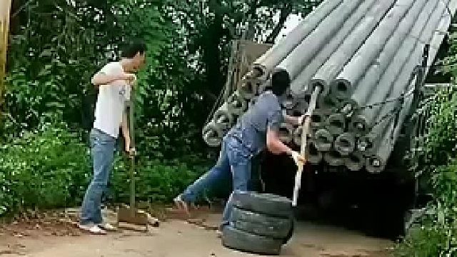 高手卸水泥管，这也太秀了